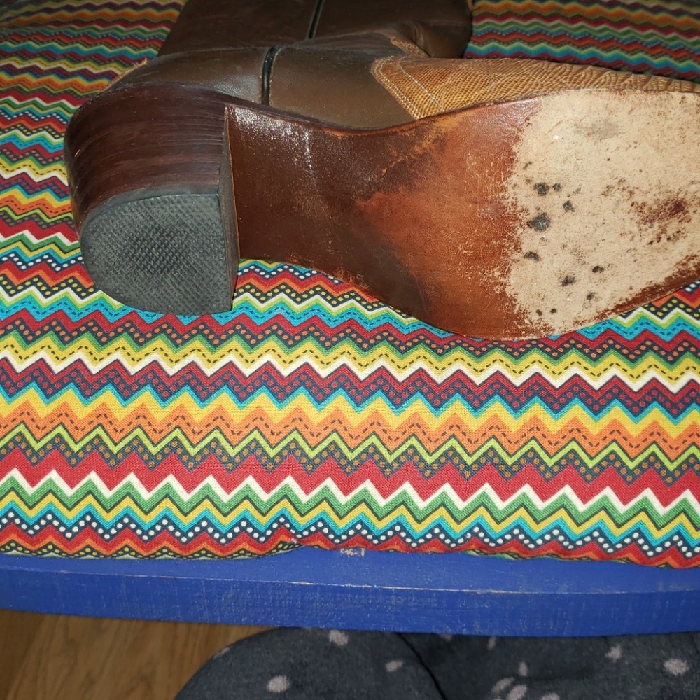Boots - Picture 4 of 5